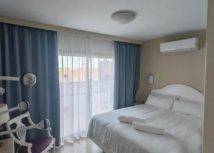 Club Excelsior Ii Apartment